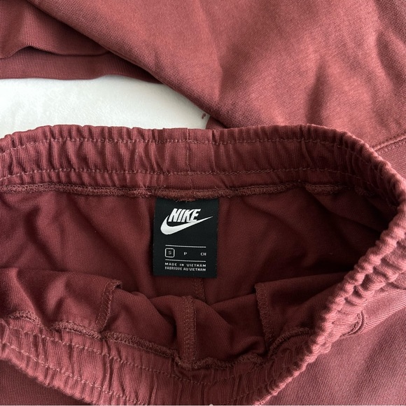 Nike Women's Crew Neck Sweater - Maroon - Picture 4 of 7